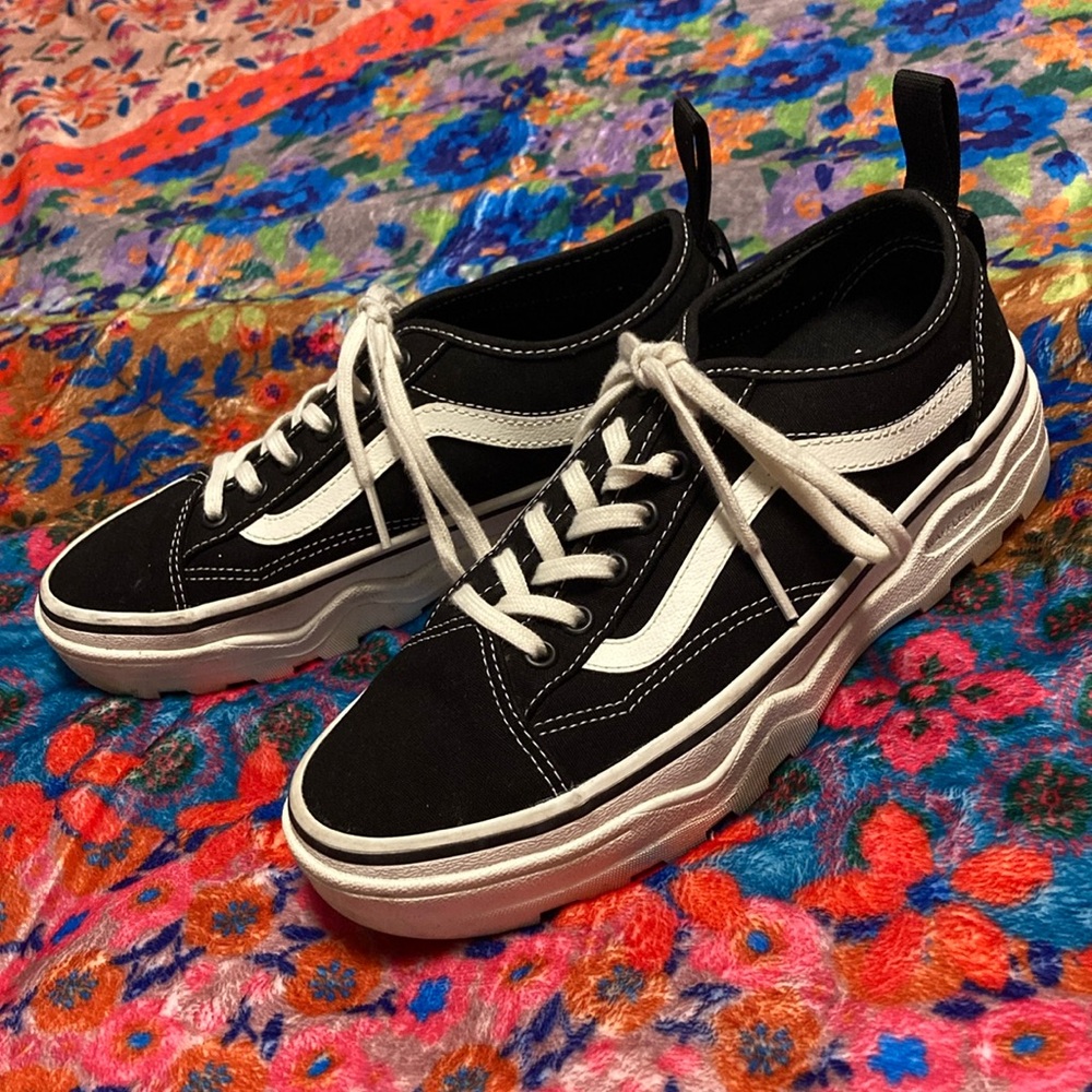 *GUC* Women’s Vans platform sneaker size 8
